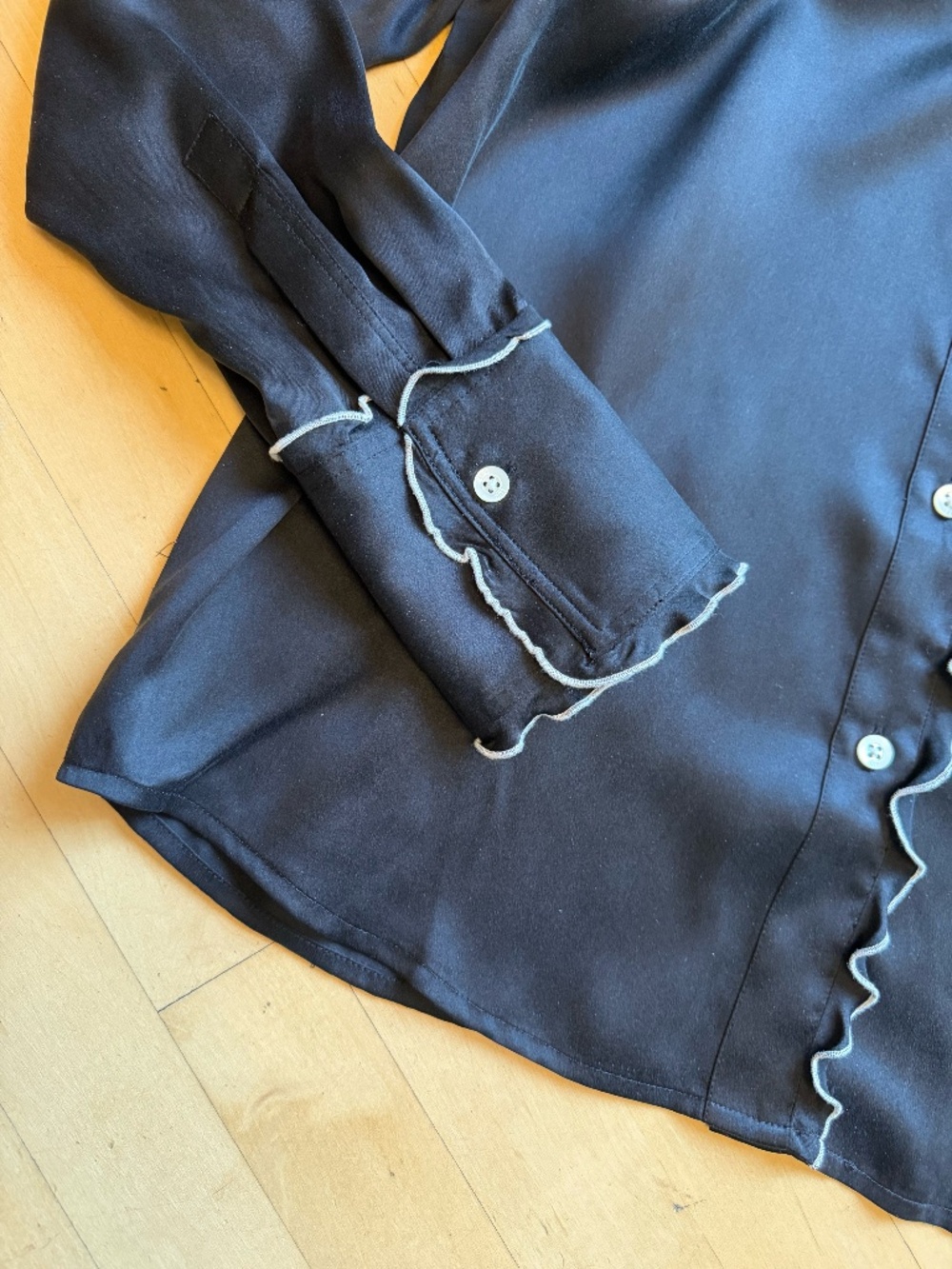 Rails Fia Black silk Button Down Shirt with White lettuce edging, S,  CB2676 - Picture 6 of 7
